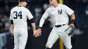 King soluciona caos de Chapman; Yanquis vencen a Azulejos