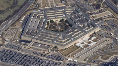 ARCHIVO - El Pentágono visto desde el avión presidencial mientras sobrevuela Washington, el 2 de marzo de 2022. (AP Foto/Patrick Semansky, Archivo)