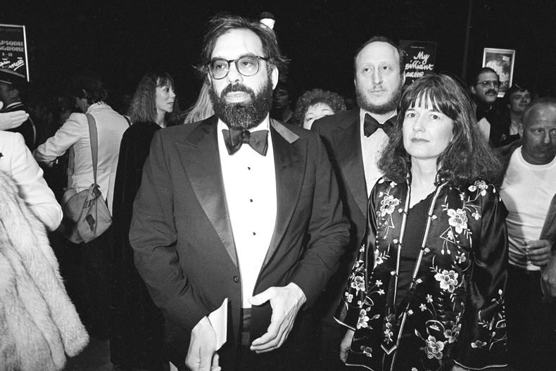 ARCHIVO - El director estadounidense Francis Ford Coppola y su esposa, Ellie, llegan para el estreno mundial de su película Apocalypse Now en el Festival de Cine de Cannes en el sur de Francia el 19 de mayo de 1979. Coppola regresa a Cannes con su nueva película  Megalópolis. (Foto AP, archivo)