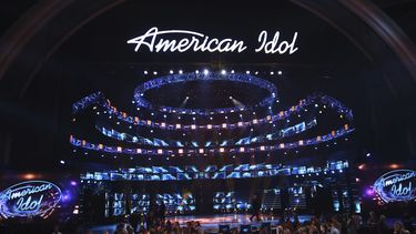 ARCHIVO - El escenario en la final de la temporada de despedida de American Idol en el Teatro Dolby el jueves 7 de abril de 2016, en Los Ángeles. (Foto Matt Sayles/Invision/AP, File)