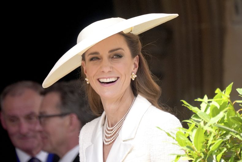 La princesa Kate de Gales en una ceremonia en el Castillo de Windsor en Windsor, Inglaterra, el 16 de junio del 2025. (Yui Mok/Pool Photo via AP)