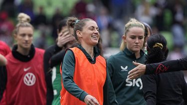 ARCHIVO - Foto del 8 de abril del 2023, Sinnead Farrelly con la selección de Irlanda durante un encuentro amistoso ante Estados Unidos. (AP Foto/Eric Gay, Archivo)