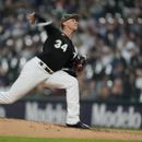 Michael Kopech, abridor de los Medias Blancas de Chicago, hace un lanzamiento en el sexto inning del juego ante los Reales de Kansas City, el viernes 19 de mayo de 2023 (AP Foto/Charles Rex Arbogast)