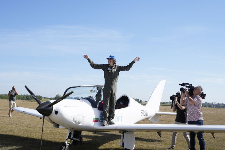 EUR-GEN VUELTA AL MUNDO EN AVIÓN-RÉCORD