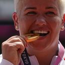 Campeona olímpica Wlodarczyk se lesiona tras impedir robo