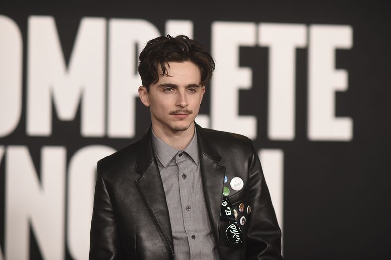 Timothee Chalamet llega al estreno de A Complete Unknown el martes 10 de diciembre de 2024 en el Dolby Theatre de Los Ángeles. (Foto Richard Shotwell/Invision/AP)