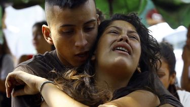 Familiares exigen respuestas por muertes en centro policial