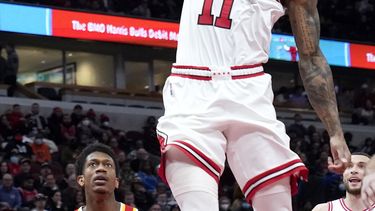 DeRozan amplía racha récord y Bulls vencen a Hawks