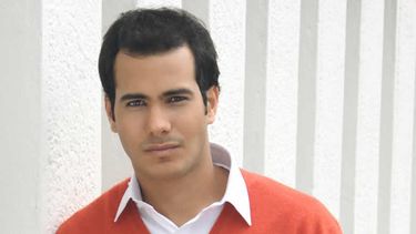 carlos enrique almirante vive su minuto de fama en miami