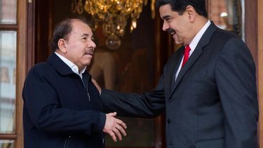 Daniel Ortega junto a Nicolás Maduro (EFE/Cristián Hernández/Archivo)