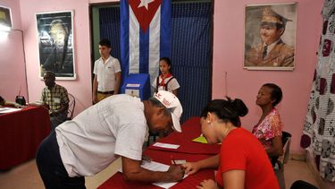 Según el régimen acudieron a votar más de 7,5 millones de electores.