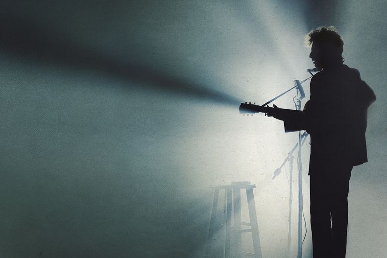 Esta imagen proporcionada por Searchlight Pictures muestra a Timothée Chalamet en una escena de A Complete Unknown. (Macall Polay/Searchlight Pictures via AP)