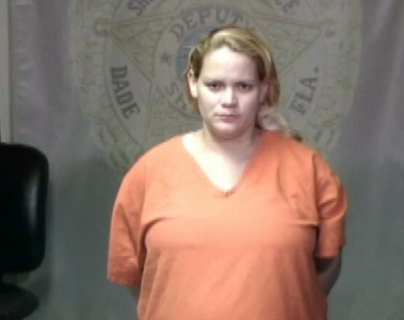 ACUSADA DE ROBAR DIENTES.png