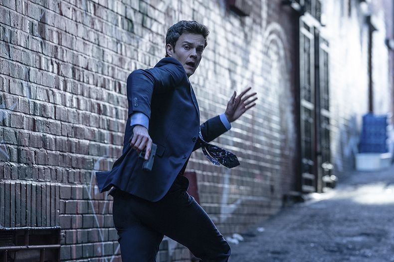 Esta imagen publicada por Paramount Pictures muestra a Jack Quaid en una escena de Novocaine. (Marcos Cruz/Paramount Pictures vía AP)