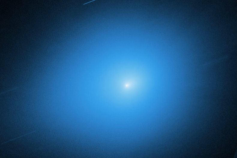 Esta imagen, proporcionada por la NASA, muestra el cometa interestelar 3I/Atlas captado por el Telescopio Espacial Hubble el 30 de noviembre de 2025, a unos 286 millones de kilómetros (178 millones de millas) de la Tierra. (NASA, ESA, STScI, D. Jewitt (UCLA), M.-T. Hui (Observatorio Astronómico de Shanghái), J. DePasquale (STScI) vía AP)