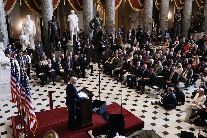 El presidente Joe Biden habla durante el Desayuno de Oración Nacional con los líderes del Congreso, en el Capitolio, Washington, el jueves 1 de febrero de 2024. (AP Foto/J. Scott Applewhite)