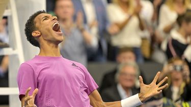 Auger-Aliassime se corona en Basilea, 3er título en octubre