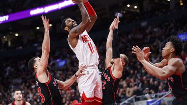 Con triple de Irving, Nets vecen 119-116 a Raptors