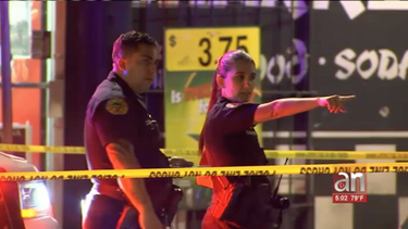 encuentran a un hombre baleado en el pecho a las afueras de un mercado en overtown