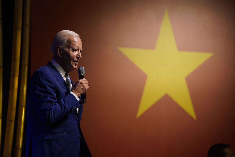 El presidente de EEUU, Joe Biden, pronuncia una conferencia de prensa en Hanoi, Vietnam, el domingo 10 de septiembre de 2023. (Foto AP/Evan Vucci)