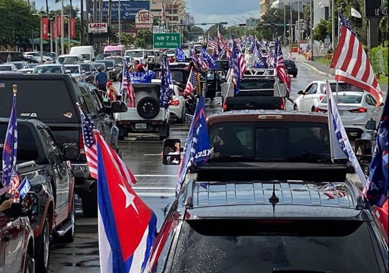 Miles de cubanos participaron en la Caravana Anticomunista en Miami