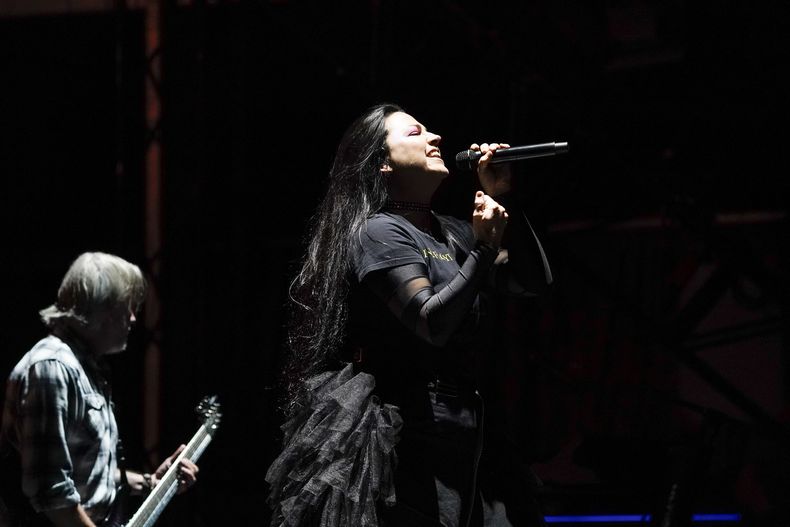 La cantante estadounidense Amy Lee de la banda Evanescence durante su concierto en el festival HERA HSBC en la Ciudad de México el sábado 24 de agosto de 2024. (Foto AP/Aurea Del Rosario)
