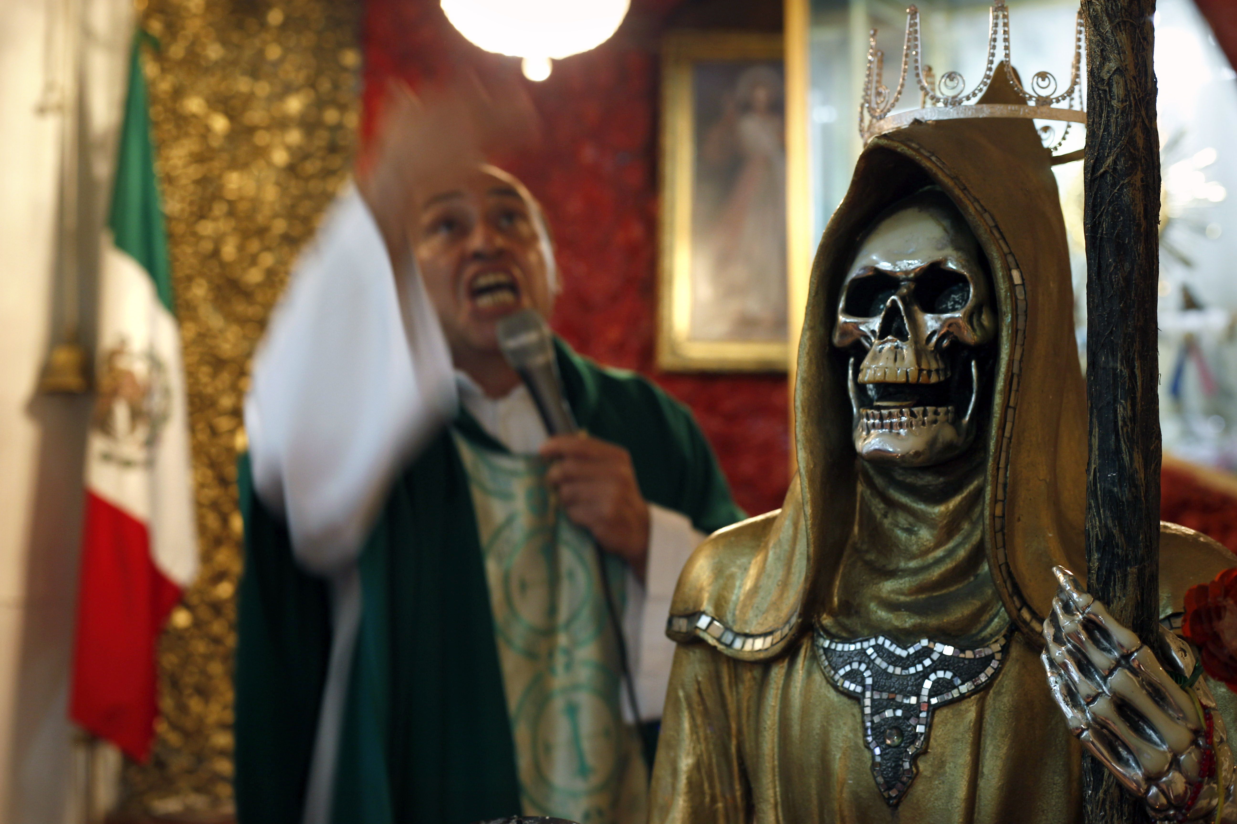 AP Fotos La Santa Muerte atrae a devotos en México AP Fotos La Santa Muerte atrae a devotos en México