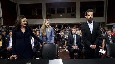 Directivos de Facebook y Twitter hablan en el Senado de EEUU
