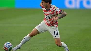 El atacante estadounidense Christian Pulisic (10) durante el partido contra Paragay en el el Grupo D del Mundial, el viernes 12 de junio de 2026, en Inglewood, California. (AP Foto/Jayne Kamin-Oncea)