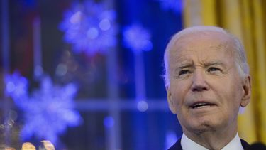 El presidente Joe Biden habla durante una celebración de Hanukkah en la Sala Este de la Casa Blanca en Washington, el lunes 16 de diciembre de 2024. (Foto AP/Rod Lamkey, Jr.)