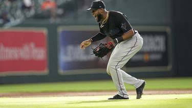 Marlins enhebran 5 triunfos tras doblegar a Astros