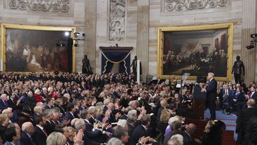 El presidente Donald Trump habla en la 60ma investidura presidencial de Estados Unidos, en la Rotonda del Capitolio federal, el lunes 20 de enero de 2025, en Washington. (Kevin Lamarque/Foto compartida vía AP)