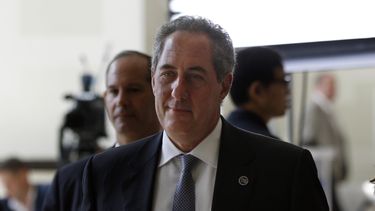 americateve | Representante comercial de EEUU Michael Froman en la conferencia ministerial de la Organizaci&oacute;n Mundial de Comercio en Bali, Indonesia, 6 de diciembre de 2013. Froman asisti&oacute; luego en Singapur a la reuni&oacute;n de 12 naciones que buscan un