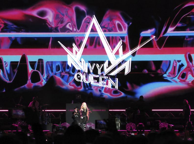 La cantante puertorriqueña Ivy Queen durante su concierto en el Coca-Cola Flow Fest en la Ciudad de México, el sábado 25 de noviembre de 2023. (Foto AP/Berenice Bautista)