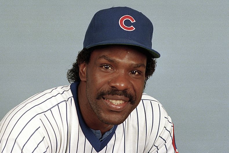 ARCHIVO - Andrew Dawson, exjugador de los Cachorros de Chicago, posa en 1989. (AP Foto/Sal J. Veder, archivo)