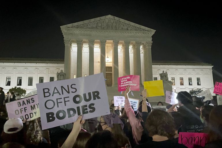 Reporte: Corte de EEUU anularía legalización del aborto