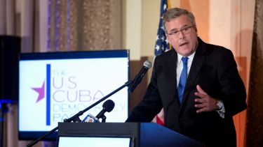 Jeb Bush defiende mantener el embargo hasta el fin del castrismo