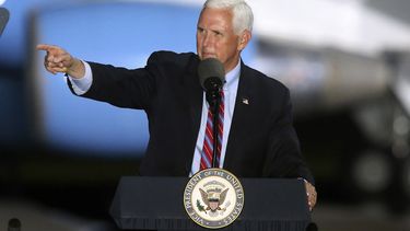 Pence seguirá viajando pese a que asesores tienen virus