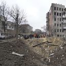 Las secuelas de un bombardeo ruso en Járkiv, Ucrania, el 2 de enero de 2024. (Foto AP/Andrii Marienko)