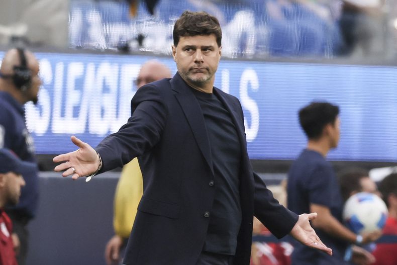 El técnico de Estados Unidos Mauricio Pochettino durante el segundo tiempo de la derrota 1-0 contra Panamá en las semifinales de la Liga de Naciones de la CONCACAF, el jueves 20 de marzo de 2025, en Inglewood, California. (AP Foto/Etienne Laurent)
