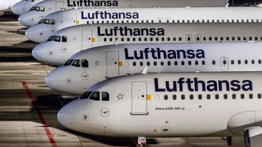 Aviones de Lufthansa en el aeropuerto de Fráncfort, Alemania, el 7 de febrero de 2024. (Foto AP/Michael Probst)
