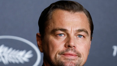 el increible parecido entre leonardo dicaprio y su novia de 22 anos que se volvio viral