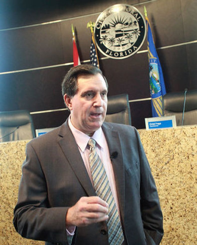 Joe Carollo, administrador de Doral, dijo hoy en una conferencia de prensa que está seguro de que será despedido el lunes en una sesión convocada por el concejo de la ciudad.