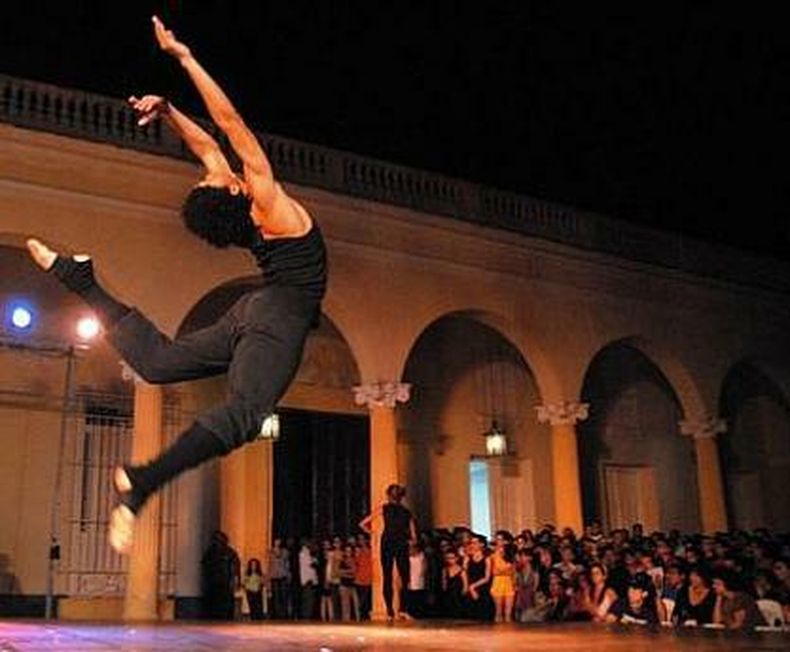 Cuatro estudiantes fueron violados en una escuela de arte de Santa Clara y el video fue publicado en internet.