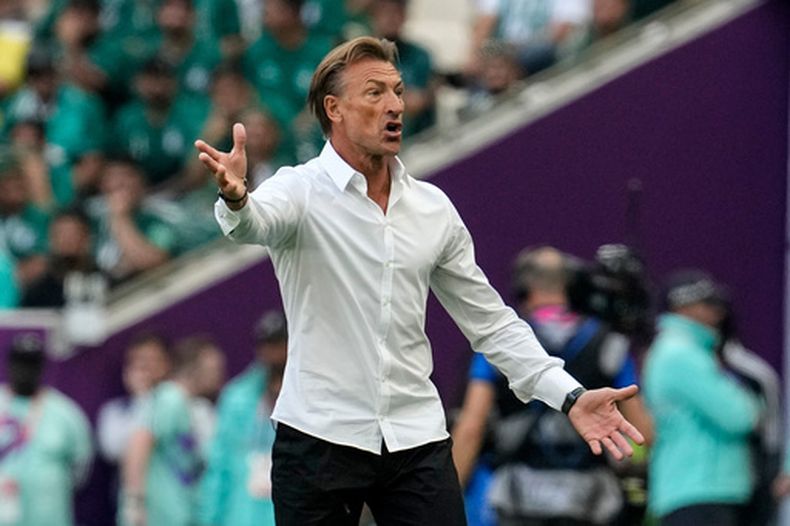 ARCHIVO - El técnico de Arabia Saudí Herve Renard durante el partido contra Argentina por el Grupo C del Mundial, el 22 de noviembre de 2022, en Lusail, Qatar. (AP Foto/Natacha Pisarenko)