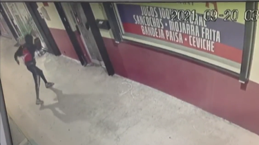 buscan a ladron que quedo captado en camara robando varios negocios en miami gardens