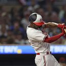 Michael A. Taylor, de los Mellizos de Minnesota, conecta un jonrón en el juego del viernes 4 de agosto de 2023, ante los Diamondbacks de Arizona (AP Foto/Stacy Bengs)