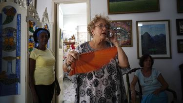 cubana sorprendida con carta de obama