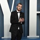 ARCHIVO - Angus Cloud llega a la fiesta de los Oscar de Vanity Fair el 27 de marzo de 2022, en el Wallis Annenberg Center for the Performing Arts en Beverly Hills, California. Cloud, el actor que interpretó al vendedor de drogas Fezco Fez ONeill en la serie Euphoria de HBO ha fallecido. Tenía 25 años. La publicista de Cloud, Cait Bailey, dijo que Cloud murió el lunes en la casa de su familia en Oakland, California. No se informó la causa de muerte. (Foto Evan Agostini/Invision/AP, archivo)
