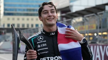 George Russell tras su victoria en el Gran Premio de Azerbaitán, el sábado 26 de septiembre de 2026, en Bakú. (AP Foto/Pavel Bednyakov)